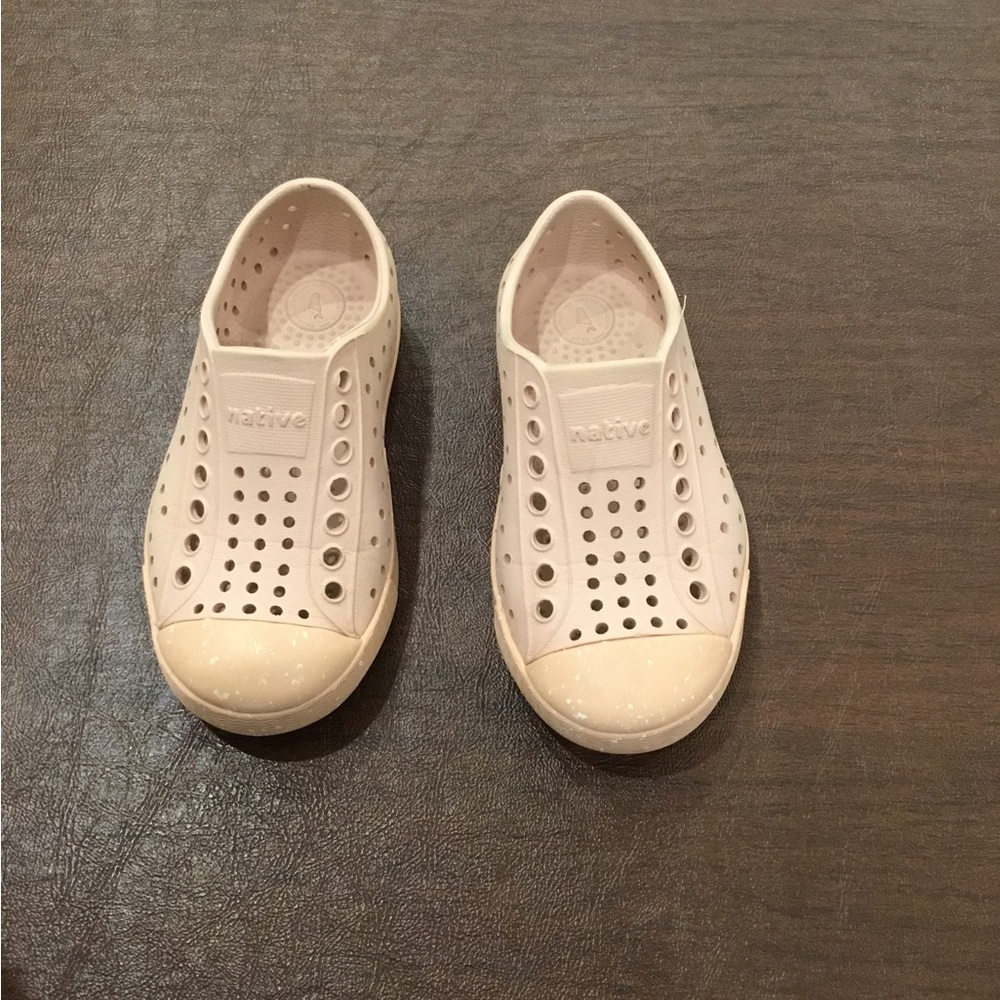 Native Chameleon Pink with shell speckles shoes size C8